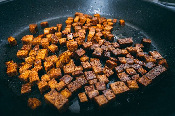 Spicy Buffalo Tofu with Cauliflower